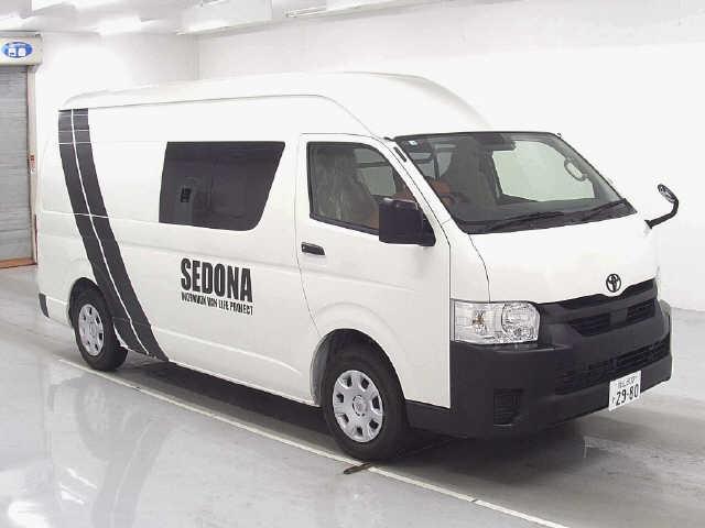 TOYOTA HIACE VAN