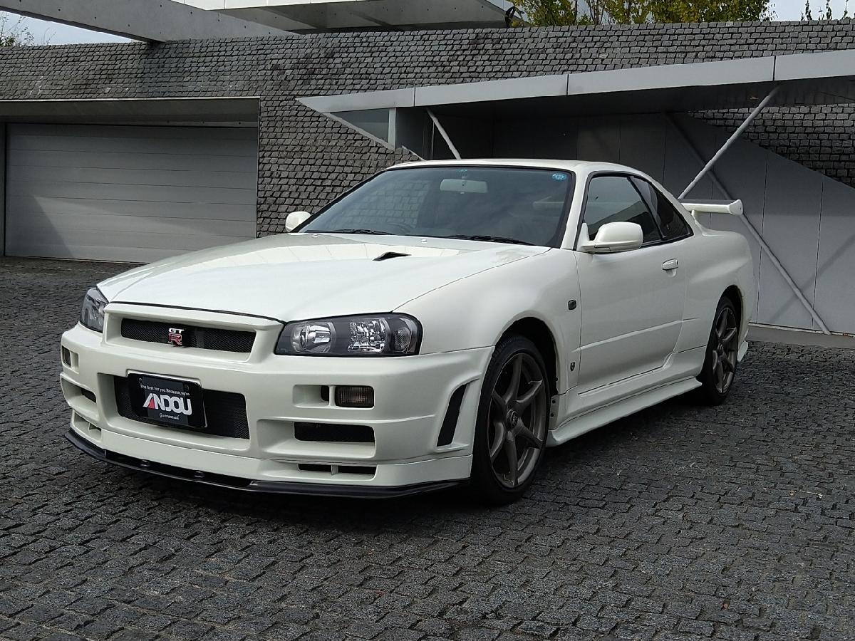 NISSAN SKYLINE