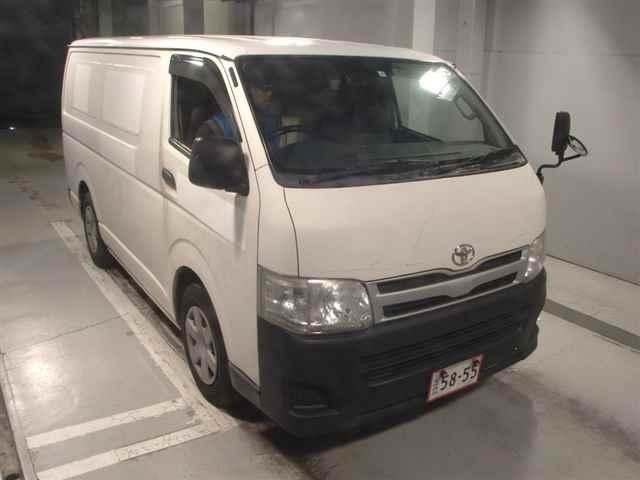 TOYOTA HIACE VAN