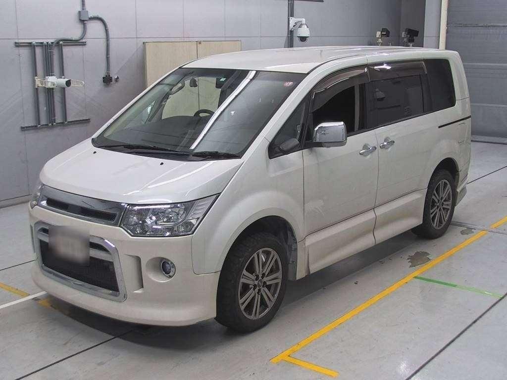 MITSUBISHI DELICA D:5
